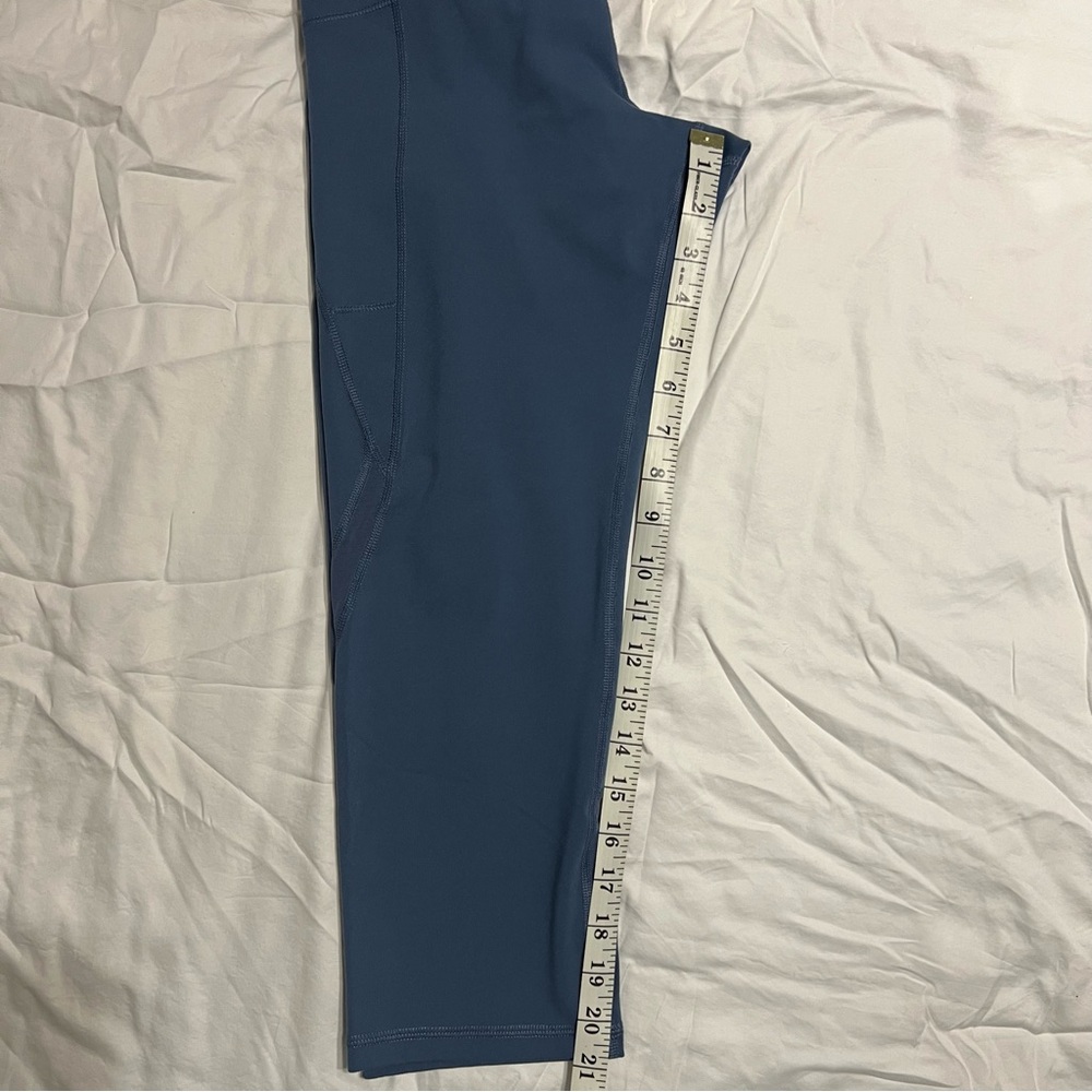 Old Navy Active Go-Dry Leggings in Blue